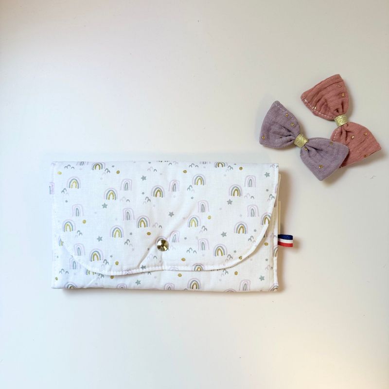 Pochette motifs arcs en ciel