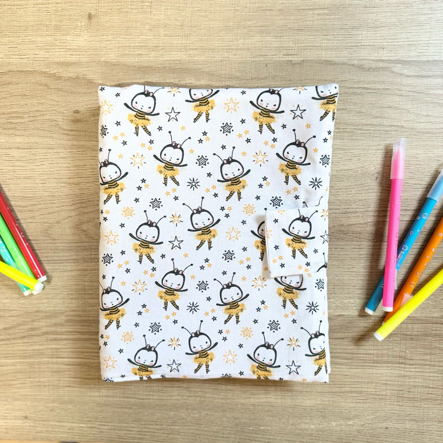 Cahier de coloriage lavable, couverture motifs abeilles