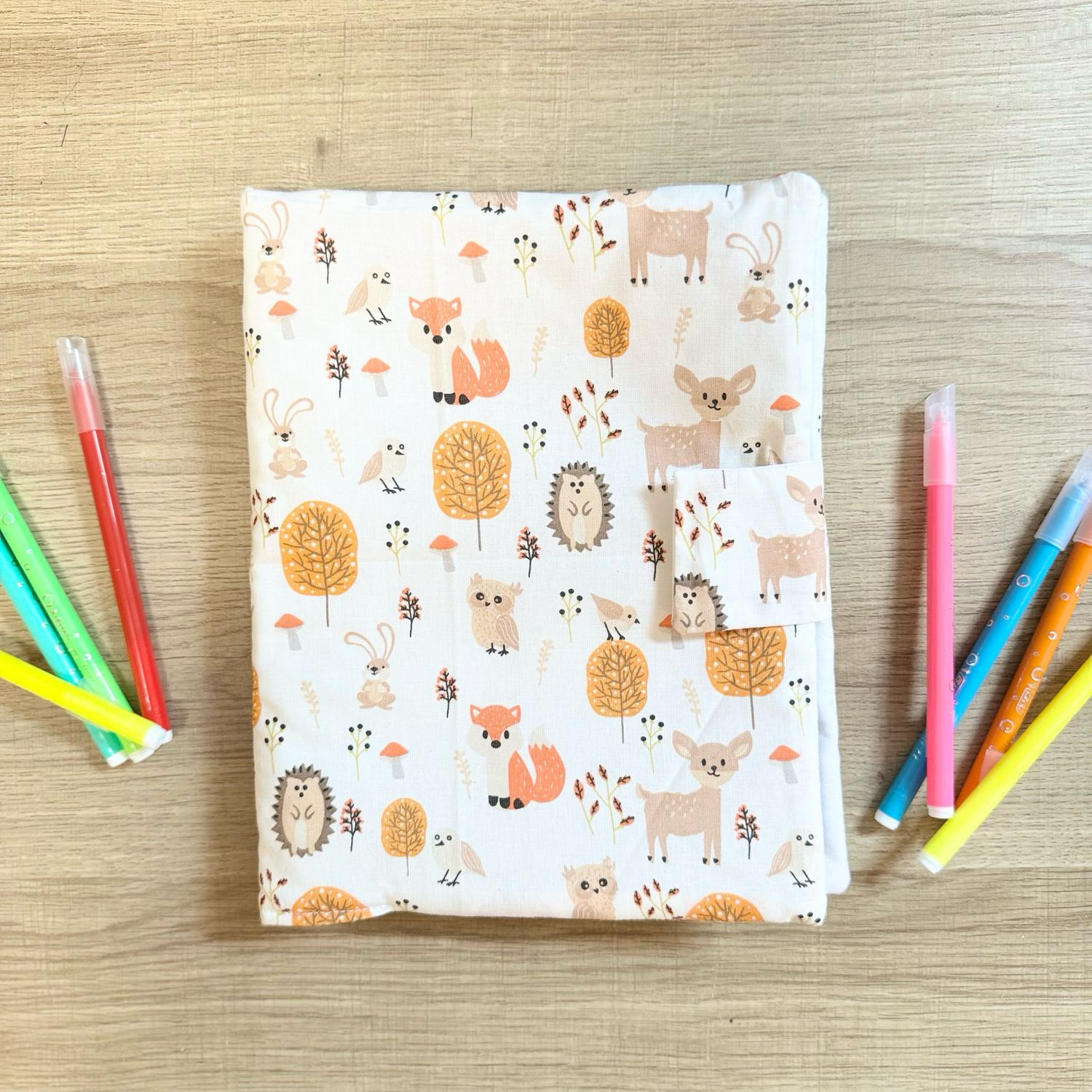 Cahier de coloriage lavable, couverture motifs animaux de la forêt