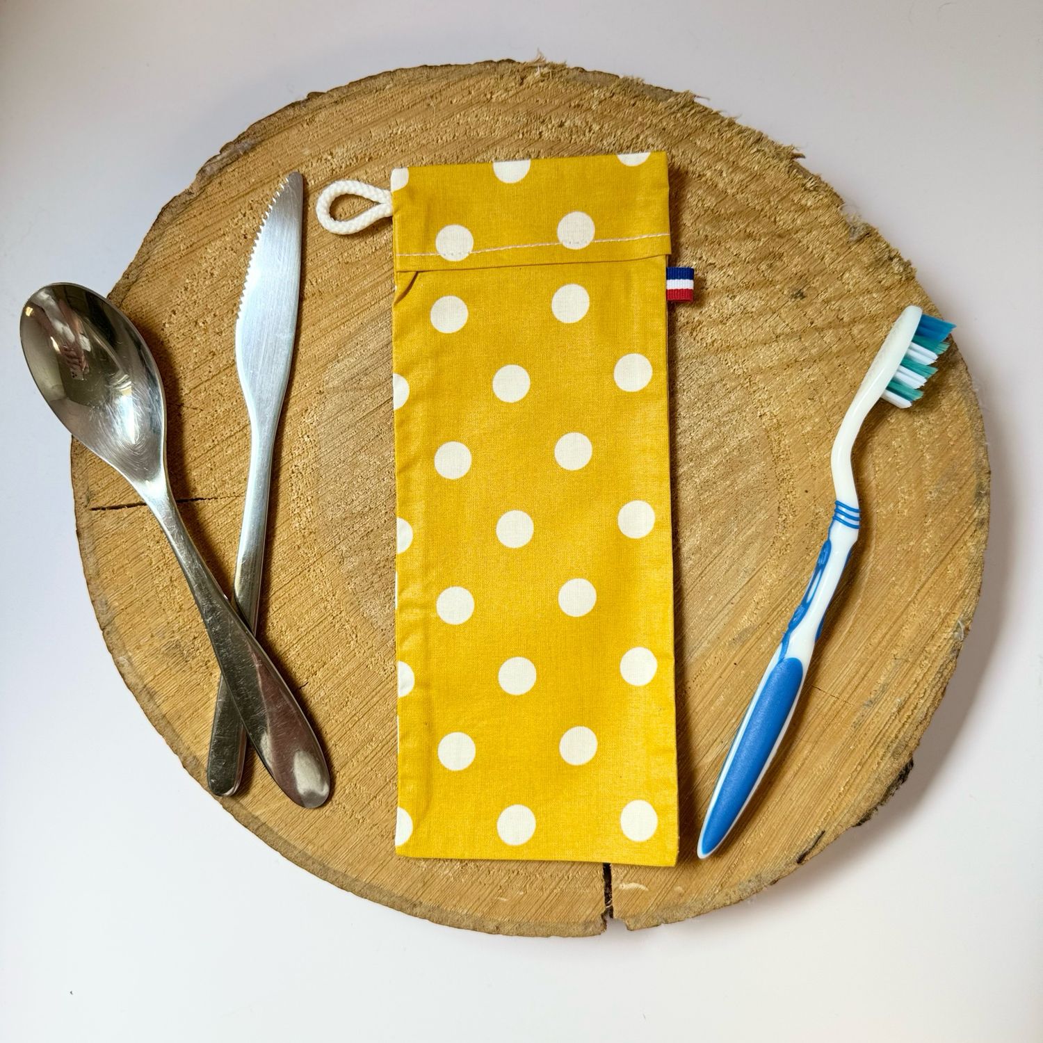 Pochette à couverts, brosse à dents, pailles réutilisables, pinceaux à maquillage...