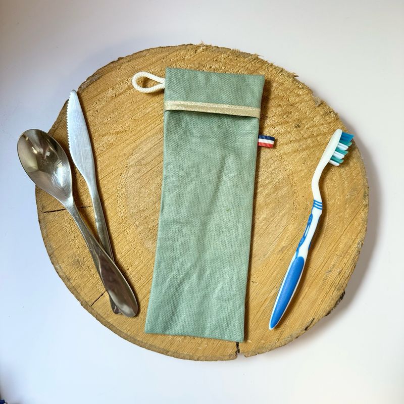 Pochette à couverts, brosse à dents, pailles réutilisables, pinceaux à maquillage...