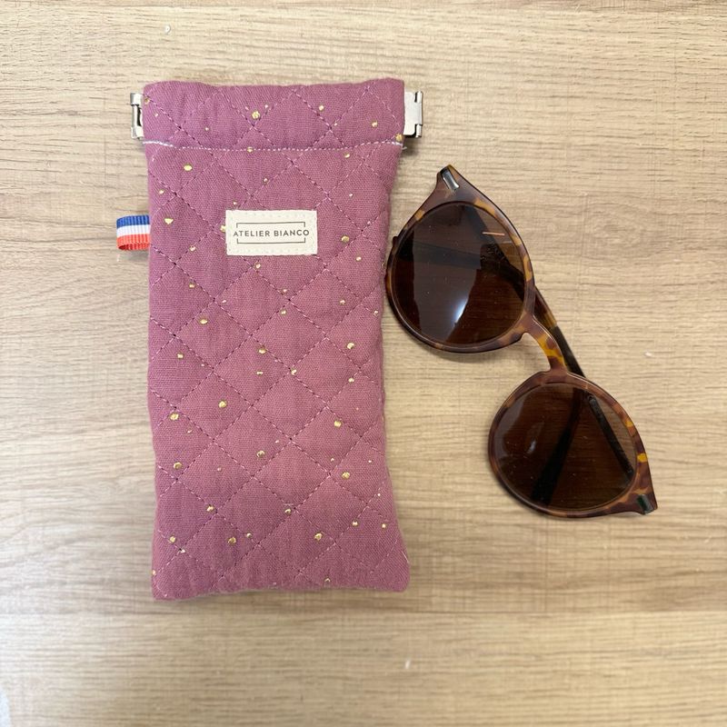 Etui à lunettes en double gaze matelassée à pois dorés