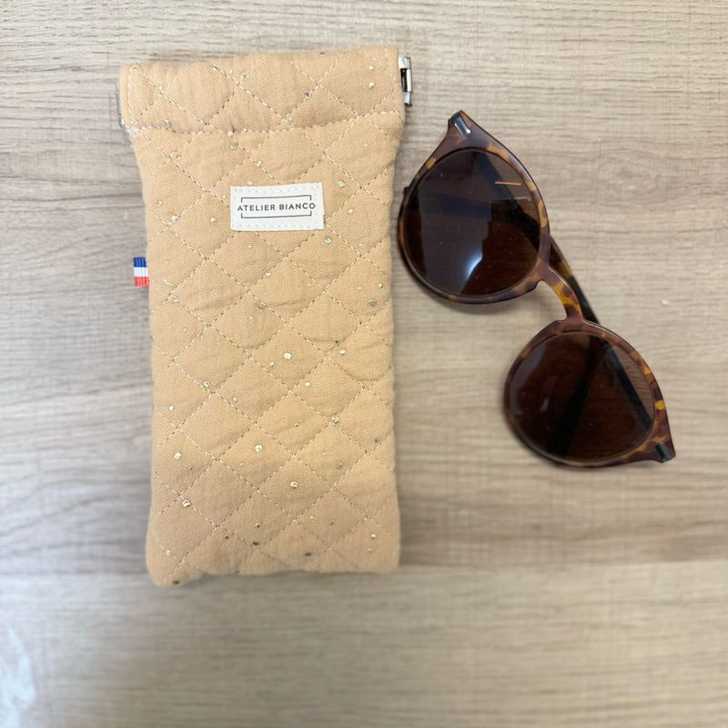 Etui à lunettes en double gaze matelassée à pois dorés