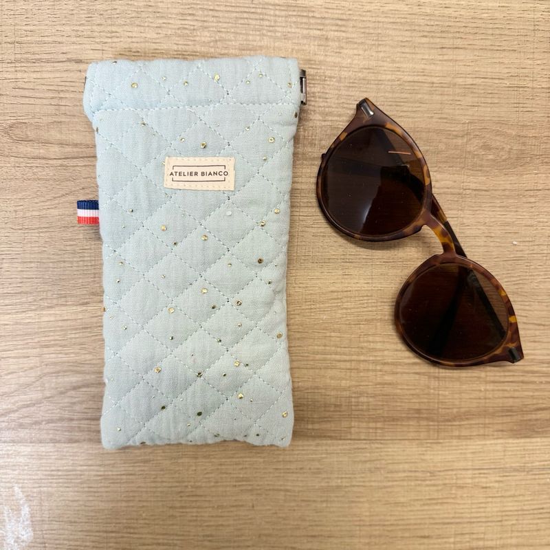 Etui à lunettes en double gaze matelassée à pois dorés