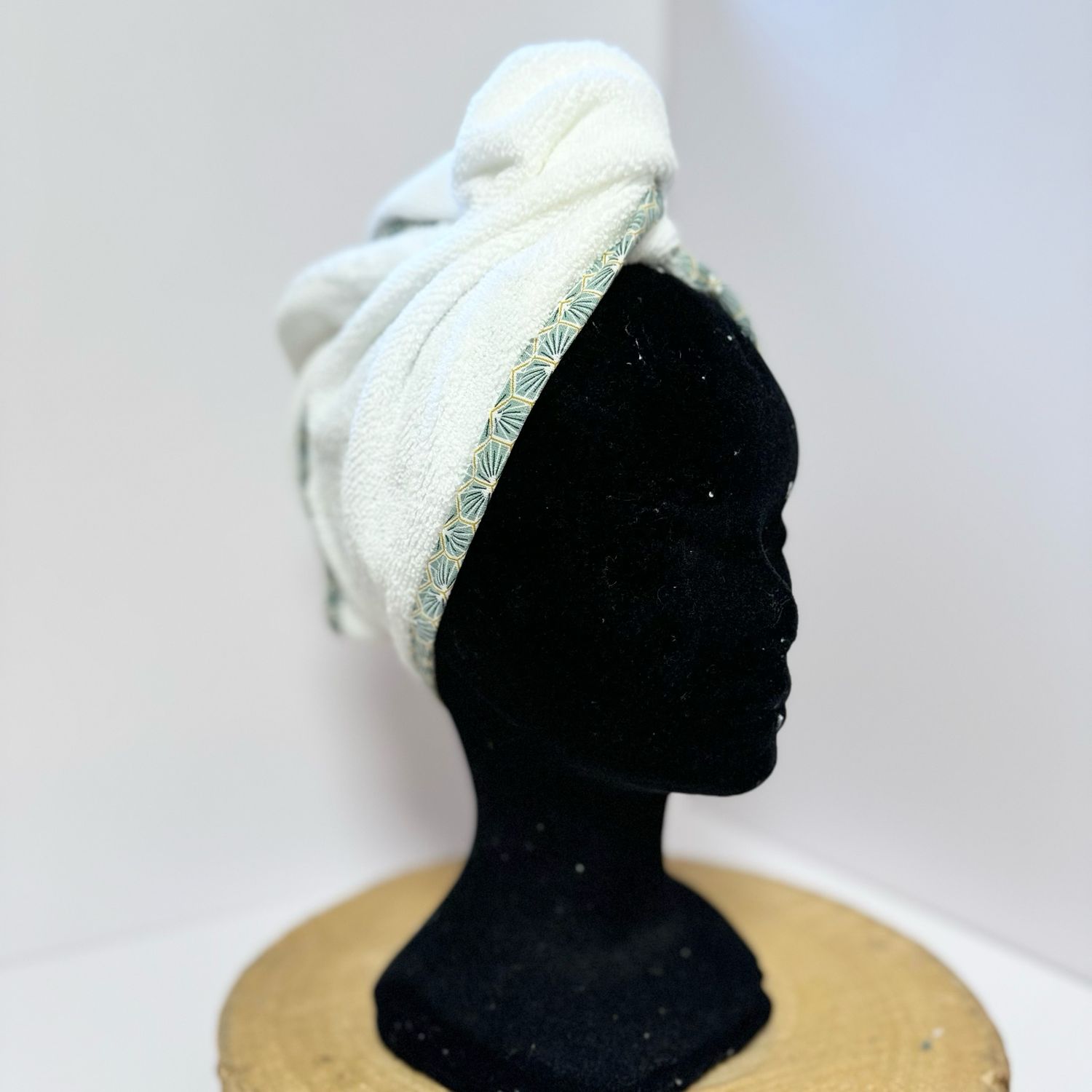 Serviette à cheveux et motifs géométriques gris verts