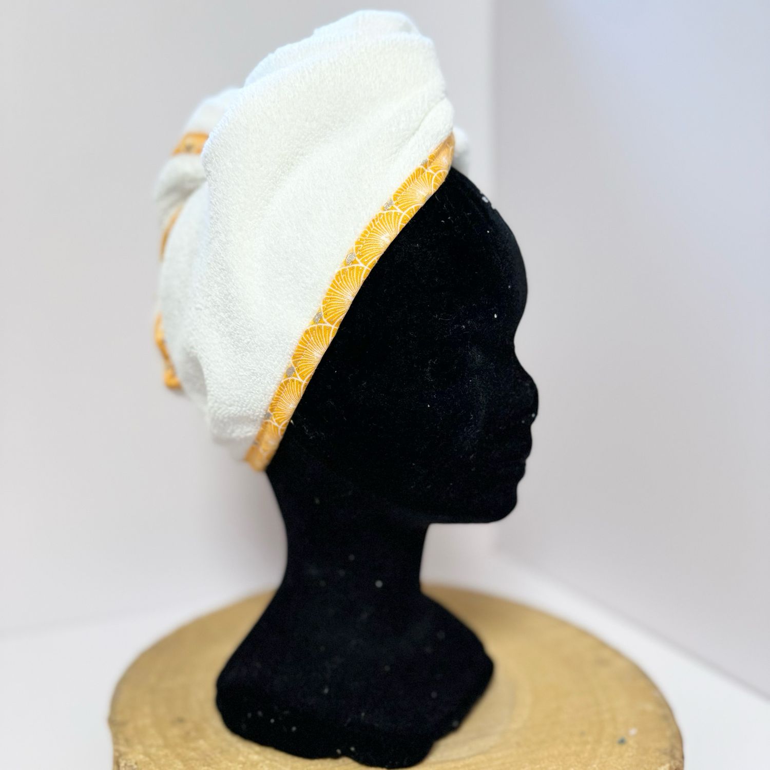 Serviette à cheveux et motifs géométriques jaunes
