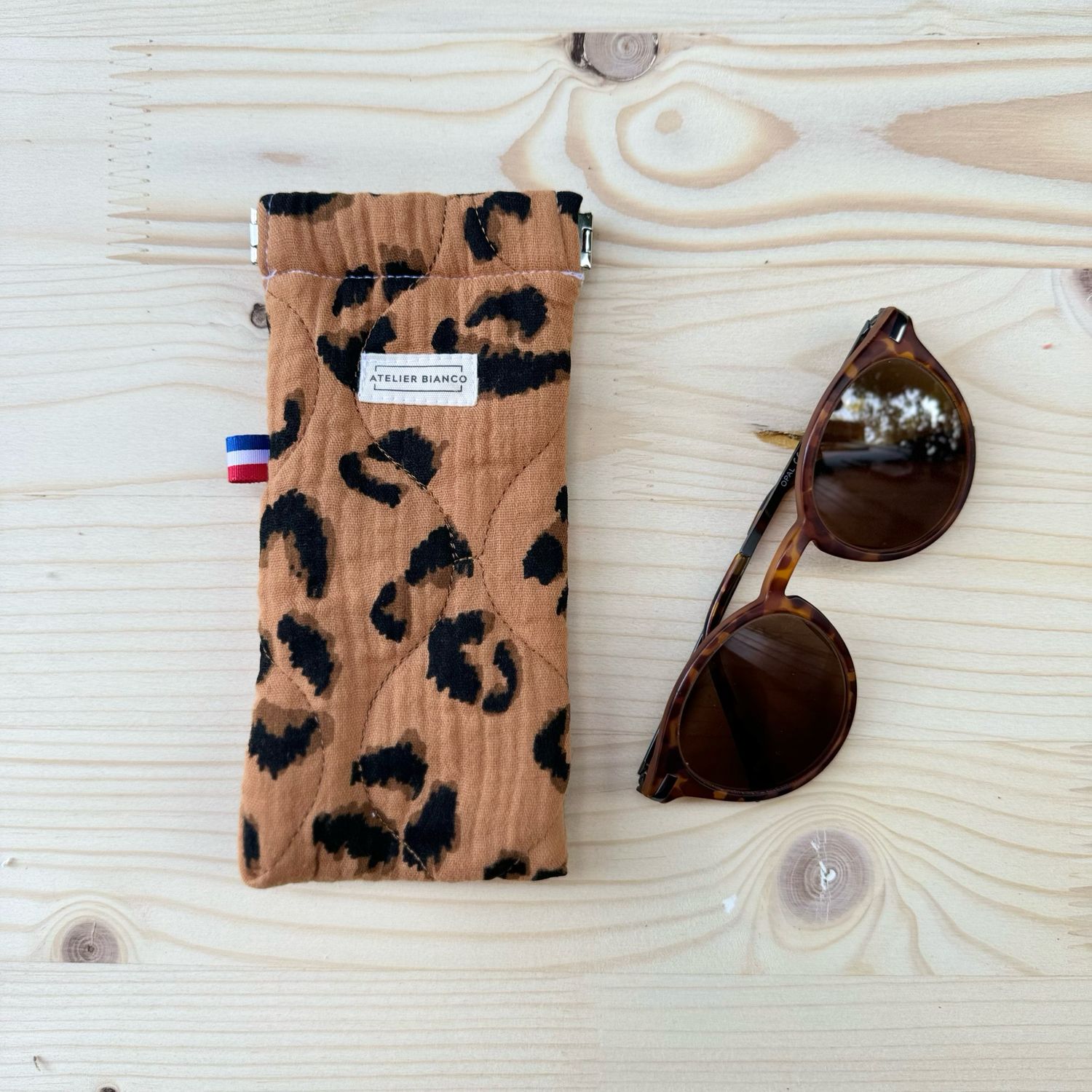 Etui à lunettes en double gaze matelassée à motifs