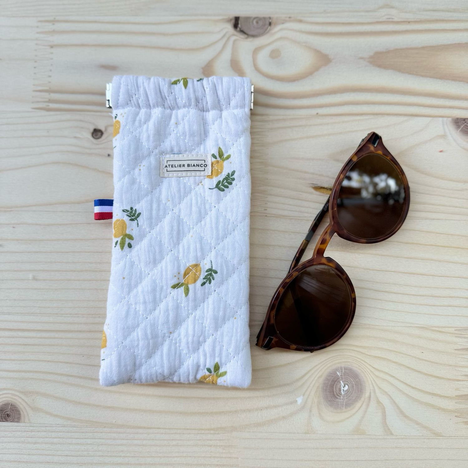 Etui à lunettes en double gaze matelassée à motifs