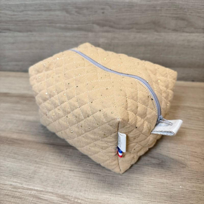 Trousse de toilette en tissu matelassé double gaze moutarde à pois dorés