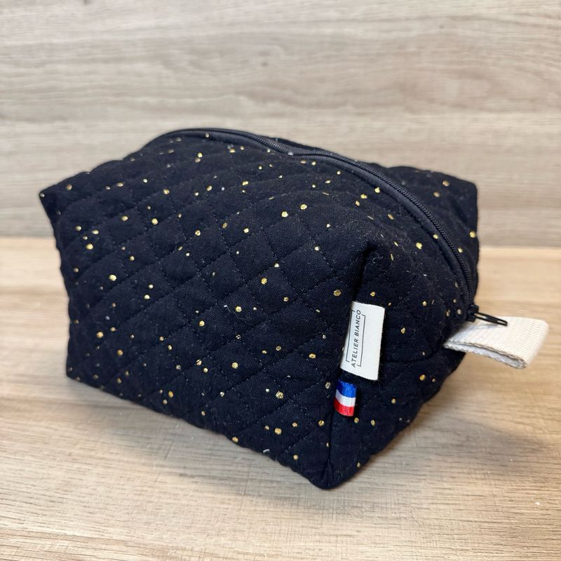 Trousse de toilette en tissu matelassé double gaze noire à pois dorés