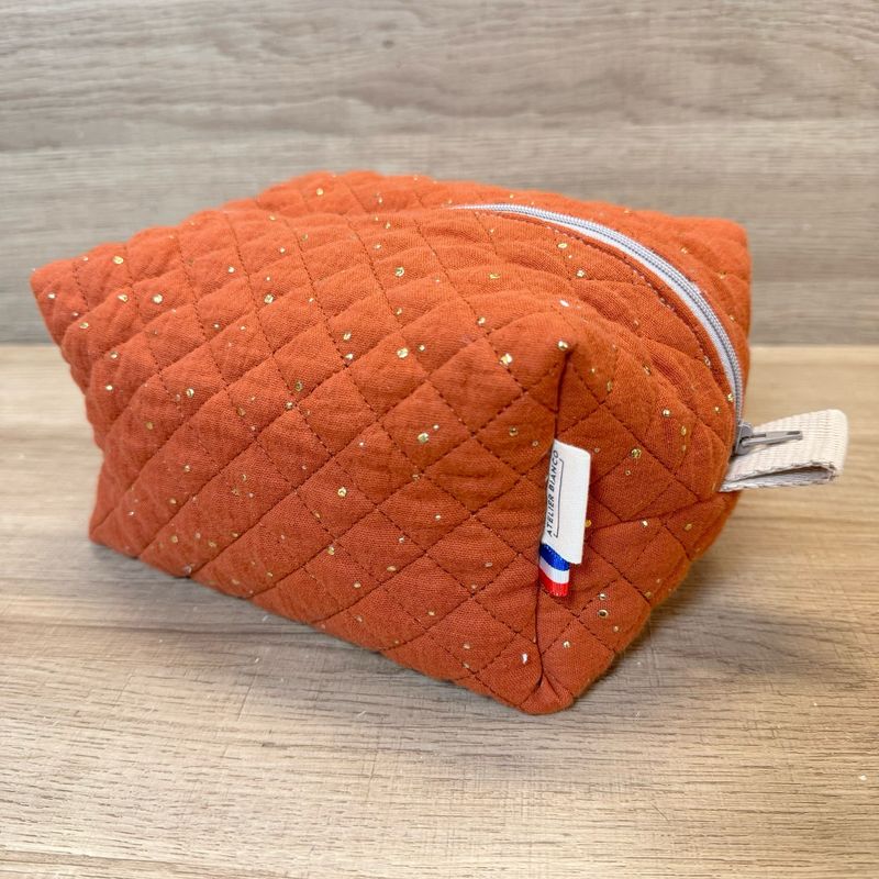 Trousse de toilette en tissu matelassé double gaze rouille à pois dorés