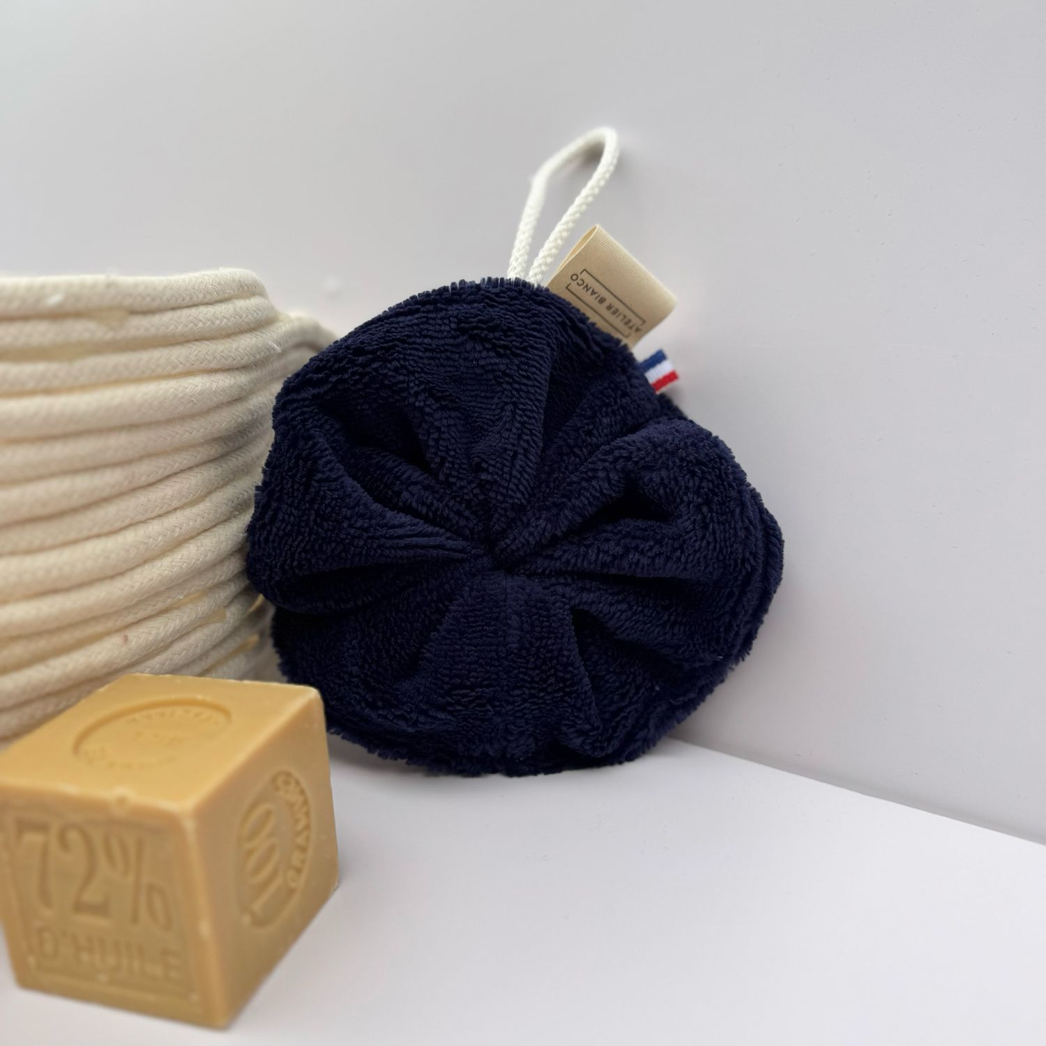 Fleur de douche bleu marine