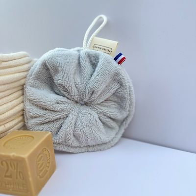 Fleur de douche grise claire