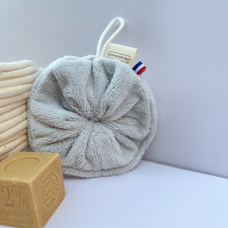 Fleur de douche grise claire