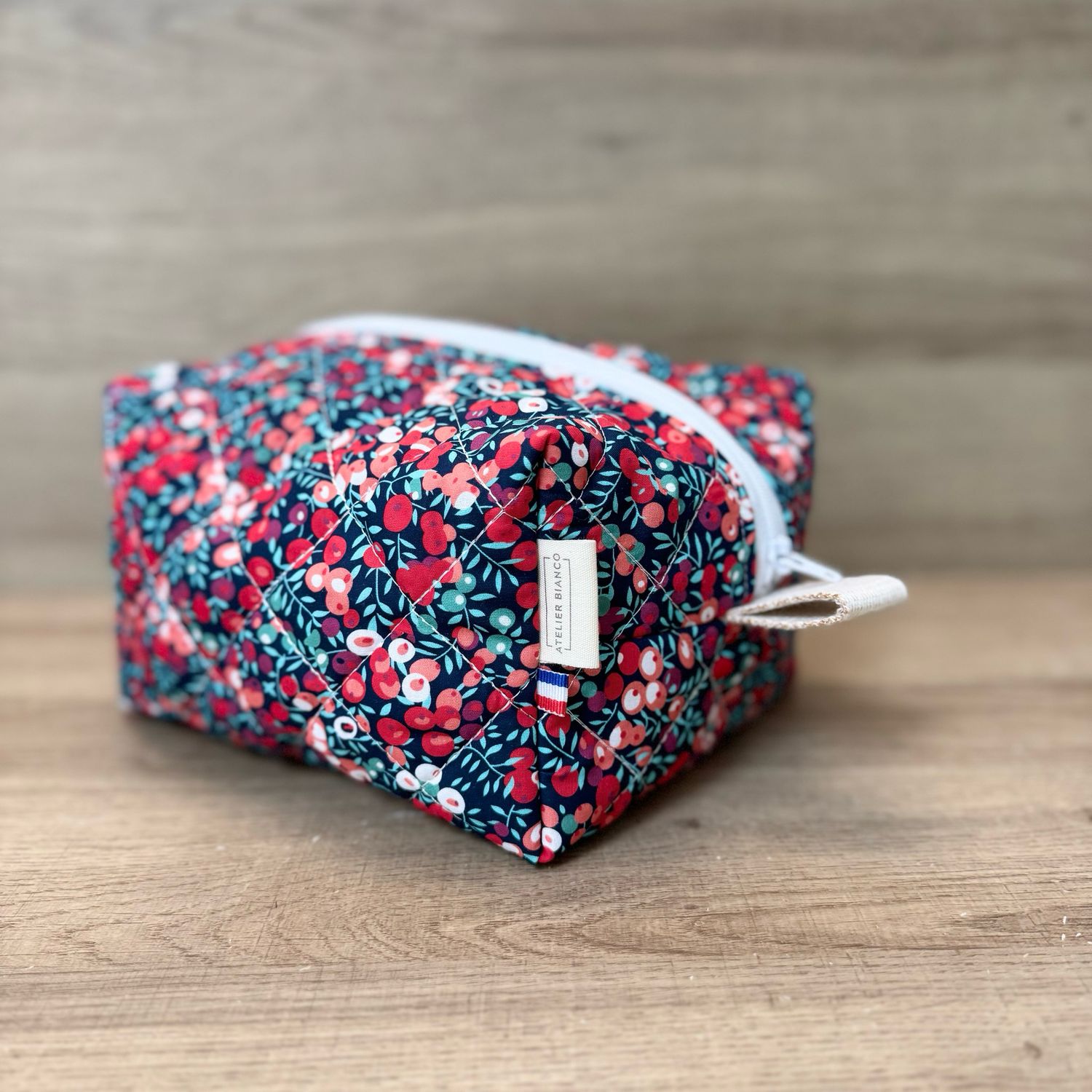 Trousse de toilette matelassée à motifs fleuris