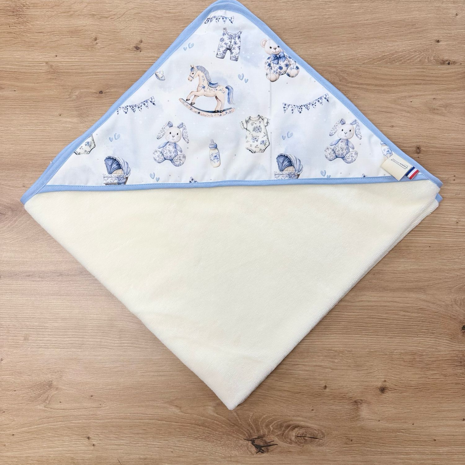 Cape de bain bébé - Motifs Toile de jouy bleu