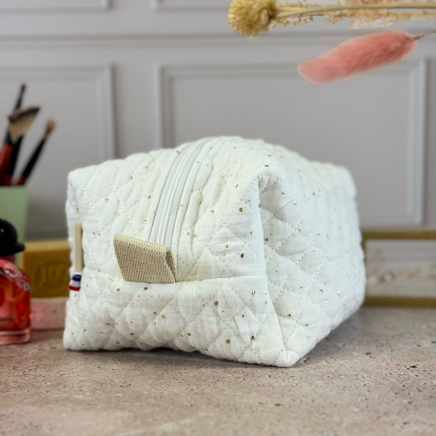Trousse de toilette en tissu matelassé double gaze blanche à pois dorés