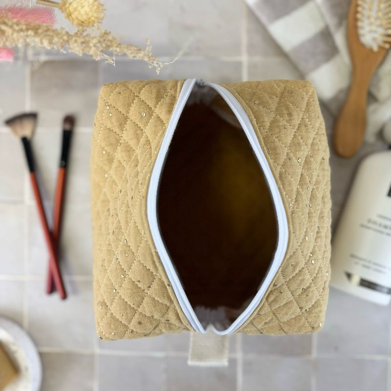 Trousse de toilette en tissu matelassé double gaze moutarde à pois dorés