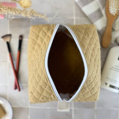 Trousse de toilette en tissu matelassé double gaze moutarde à pois dorés
