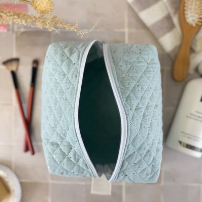 Trousse de toilette en tissu matelassé double gaze bleu clair à pois dorés