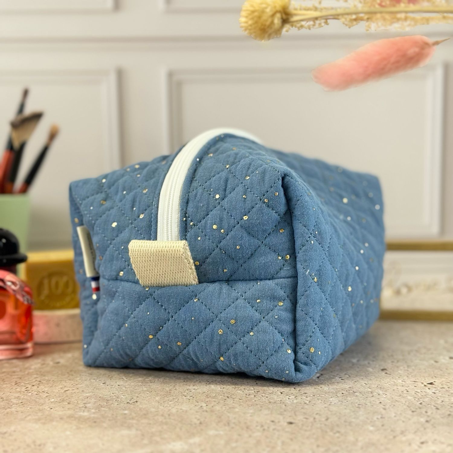 Trousse de toilette en tissu matelassé double gaze à pois dorés
