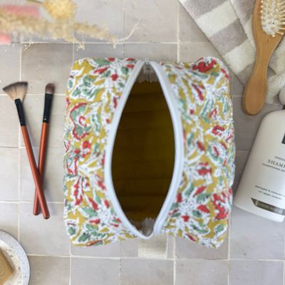 Trousse de toilette en tissu matelassé