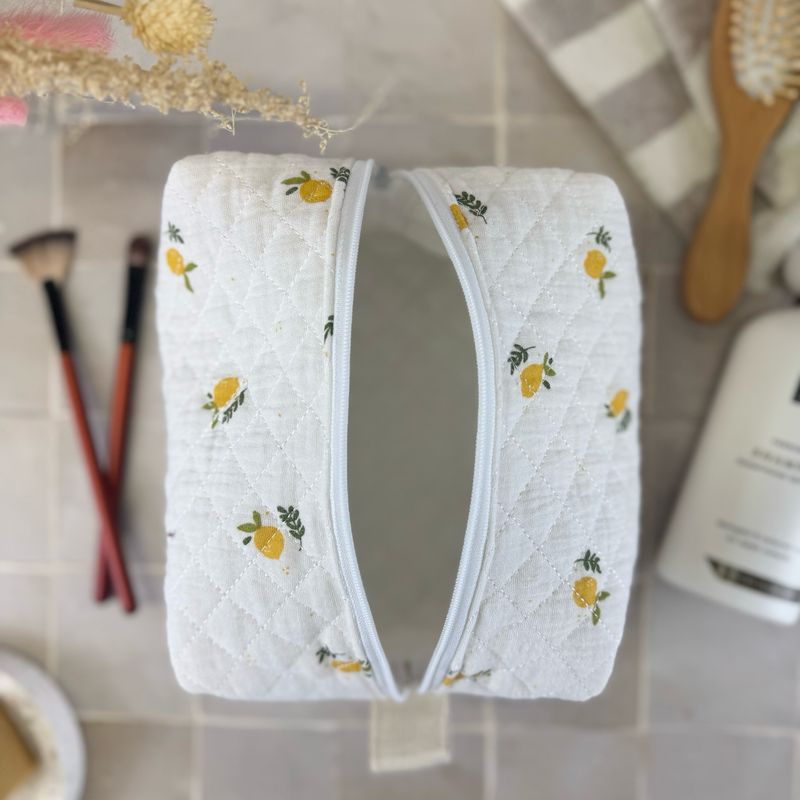 Trousse de toilette matelassée à motifs citrons