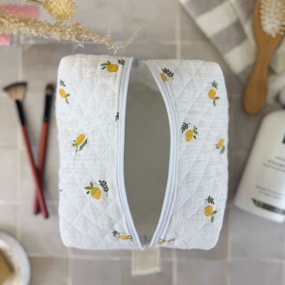 Trousse de toilette matelassée à motifs citrons
