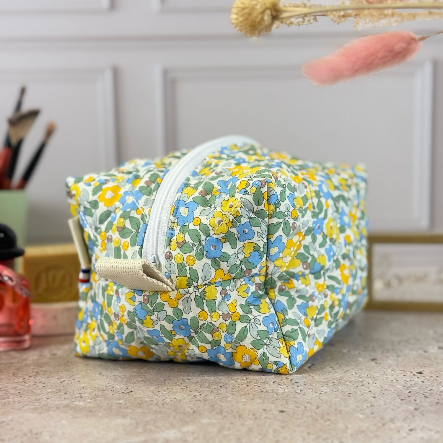 Trousse de toilette matelassée à motifs fleuris