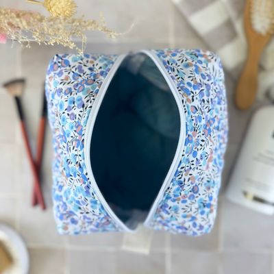 Trousse de toilette matelassée à motifs fleuris