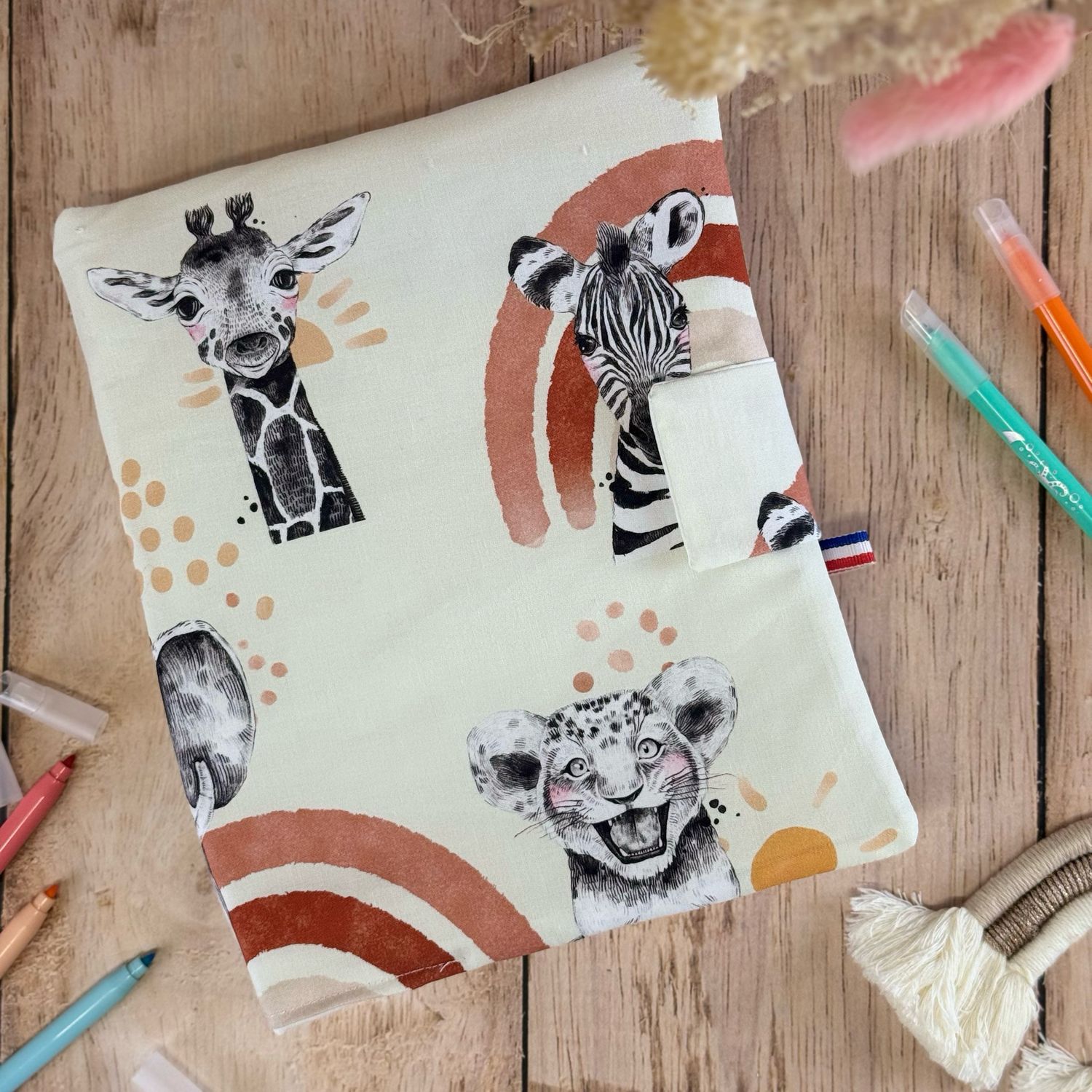 Cahier de coloriage lavable et son pack de feutres 