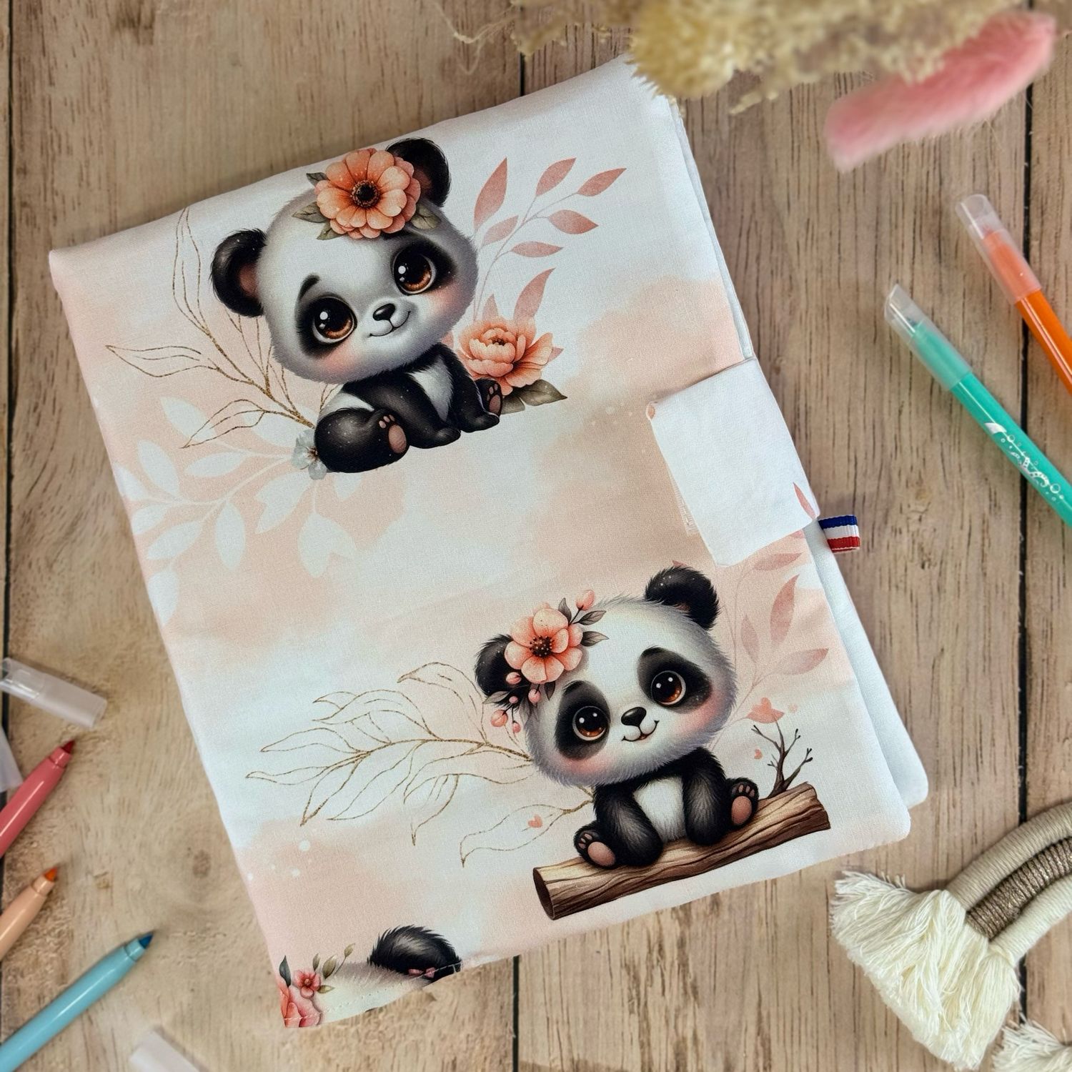 Cahier de coloriage lavable et son pack de feutres 