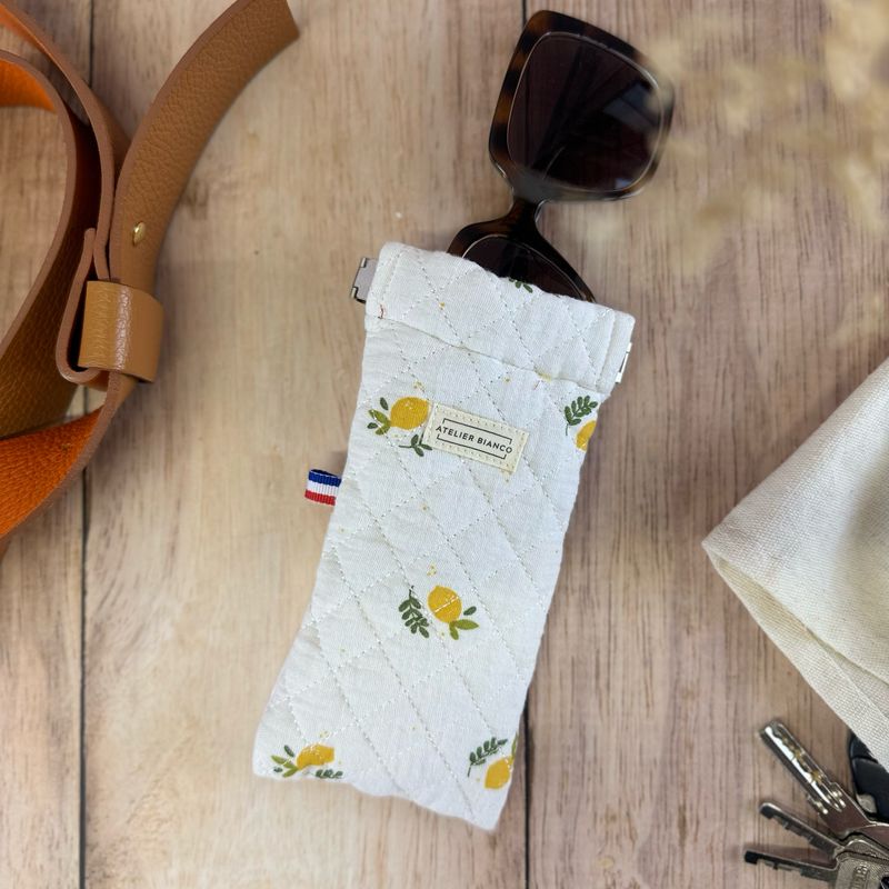 Etui à lunettes matelassé