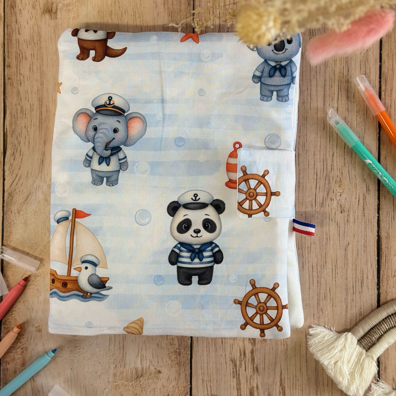 Cahier de coloriage lavable et son pack de feutres 