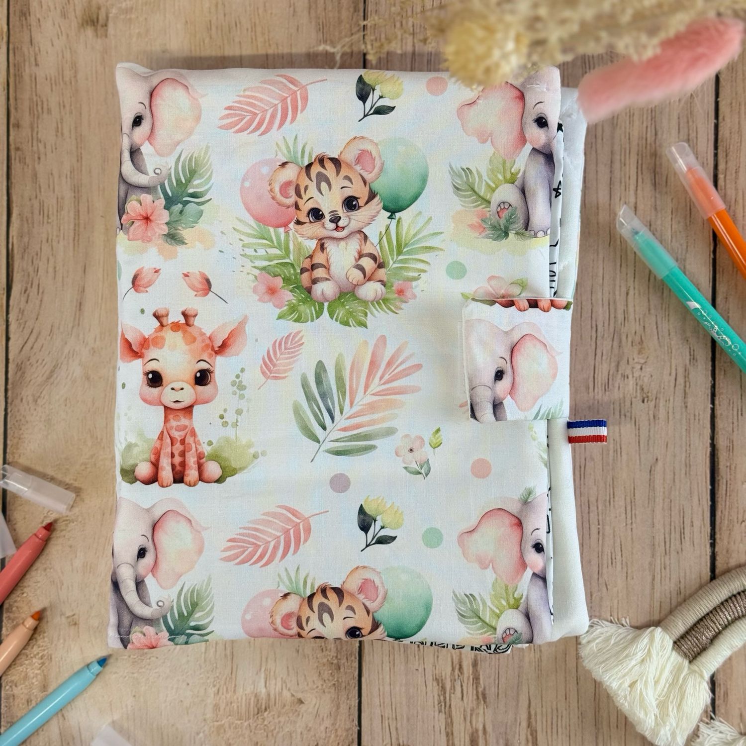 Cahier de coloriage lavable et son pack de feutres 