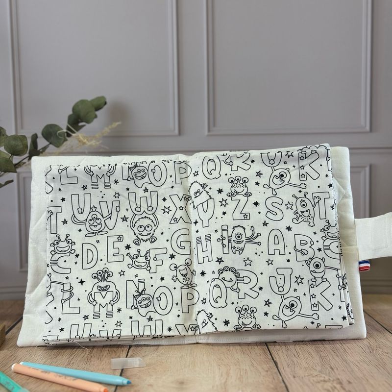 Cahier de coloriage lavable et son pack de feutres 