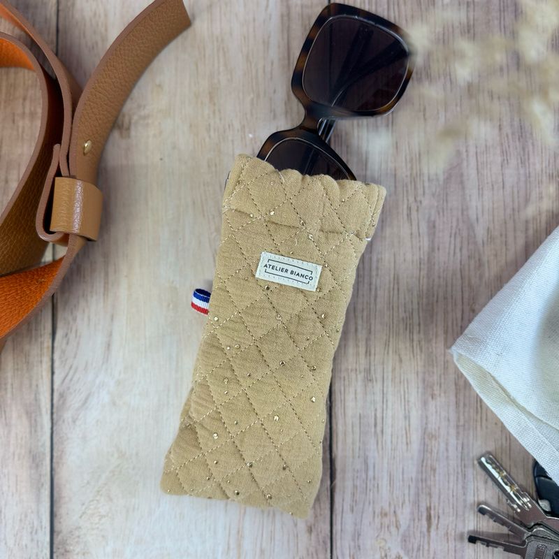 Etui à lunettes matelassé