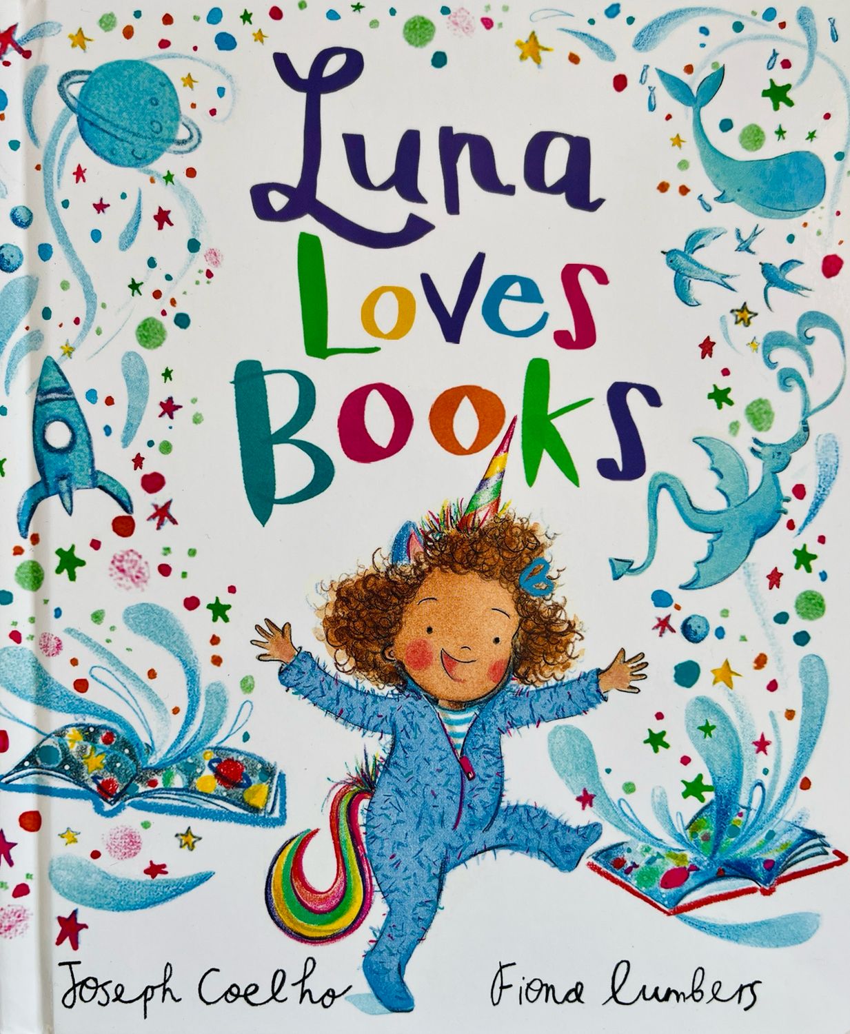 Luna Loves Books