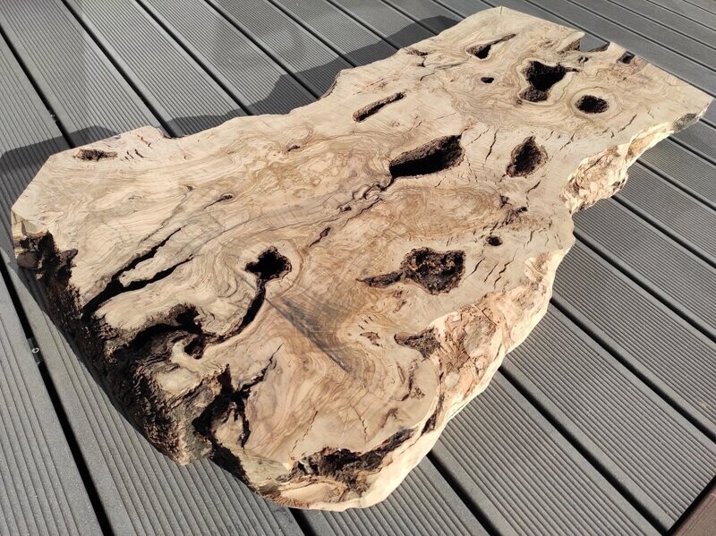 Planche bois brut d'olivier live edge