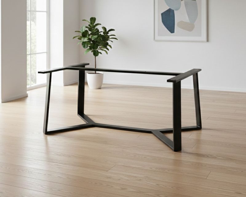 Pied de table en métal design (modèle d'expo) Pied de table en métal design en promotion pour plateau de table en bois de 200 cm de long.