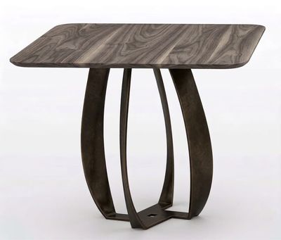 Pied central en fer courbé pour table carrée – modèle ANFORA Pied de table central ANFORA sur mesure en métal pour plateau carré ou rond en bois, design galbé.