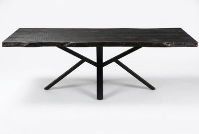 Pied de table central sculptural en métal – modèle ASTRE Pied de table central étoile, piètement métal noir à 4 branches motif K opposés. Modèle ASTRE.