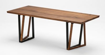 Pieds de table en bois et métal double U – modèle ORIGAMI Pieds de table ORIGAMI sur mesure en bois et métal noir, piètement géométrique bicolore pour plateau rectangulaire.