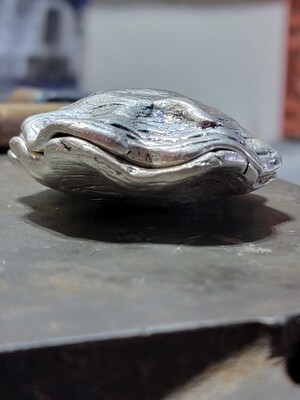 Oyster with pearls