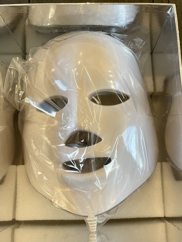 7 Light LED Face Mask with Remote Control