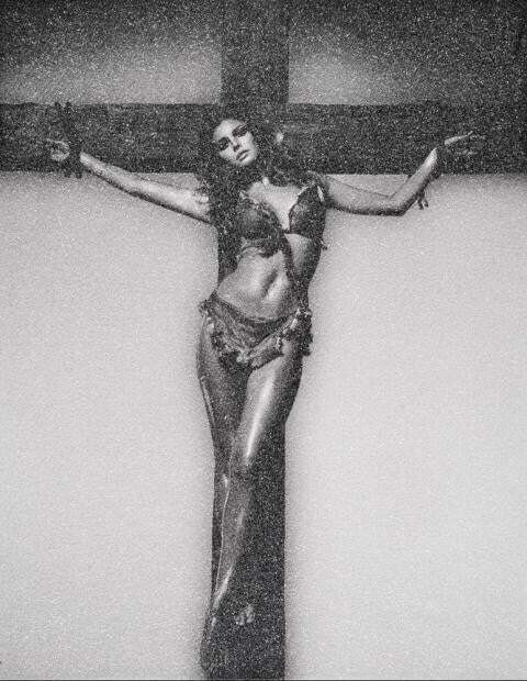 Raquel Welch by Simon Claridge + Terry O&#39;Neill