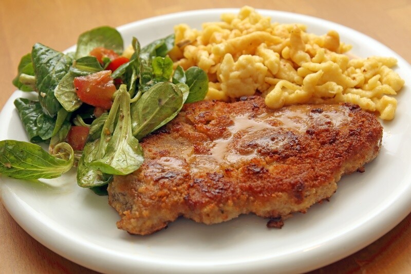 Großes paniertes Schweineschnitzel