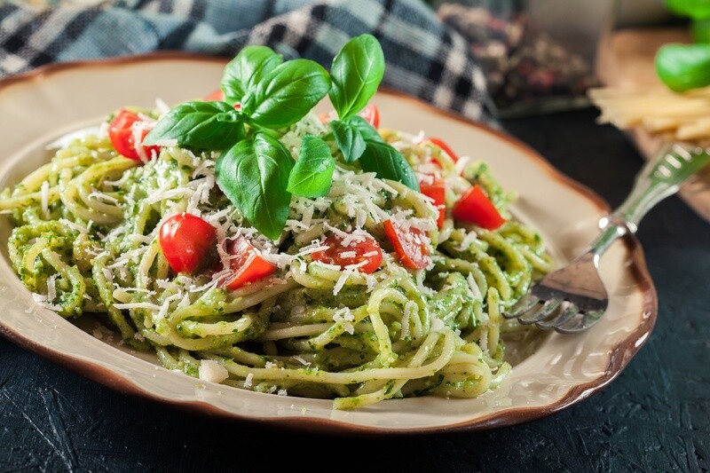 Hausgemachte Nudeln mit Rucola-Pesto