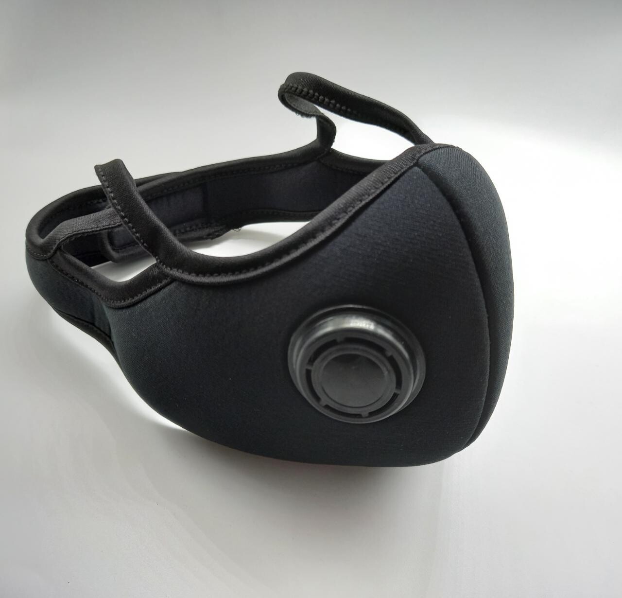 Barbijo de neoprene con filtro con sujetador