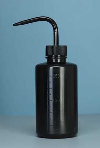 BOTELLA DE PLASTICO BOCA CURVA 250ML